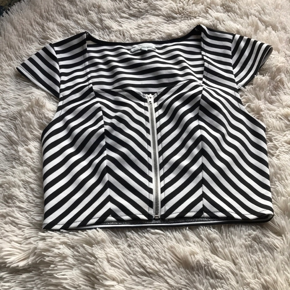 Black & White Zip up Crop Top